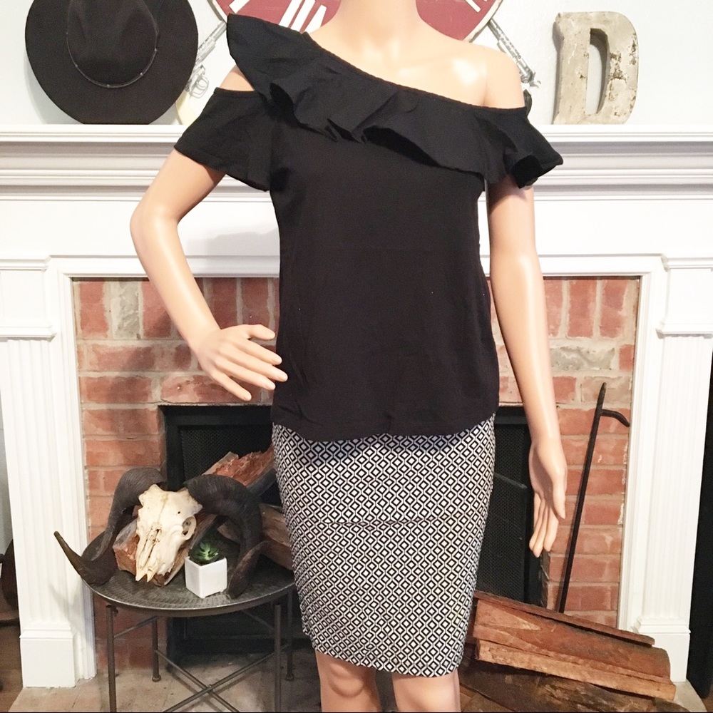 Who What Wear Black Ruffle Cold Shoulder Blouse